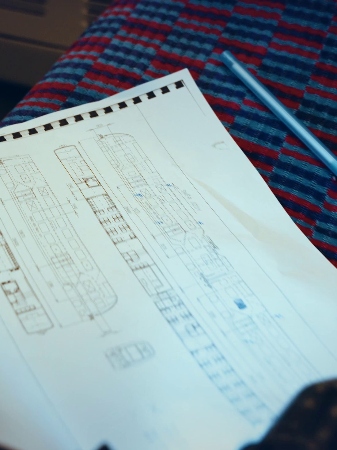 A technical drawing of a railcar with a pen resting on it